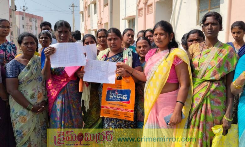 సర్దార్ నగర్ లో డబుల్ బెడ్రూం ఇళ్ల వద్ద ఆందోళన..!