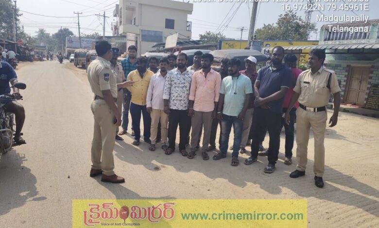 మాడుగులపల్లి: రోడ్డు భద్రత నియమాలపై ఆటో డ్రైవర్స్ కు అవగాహన