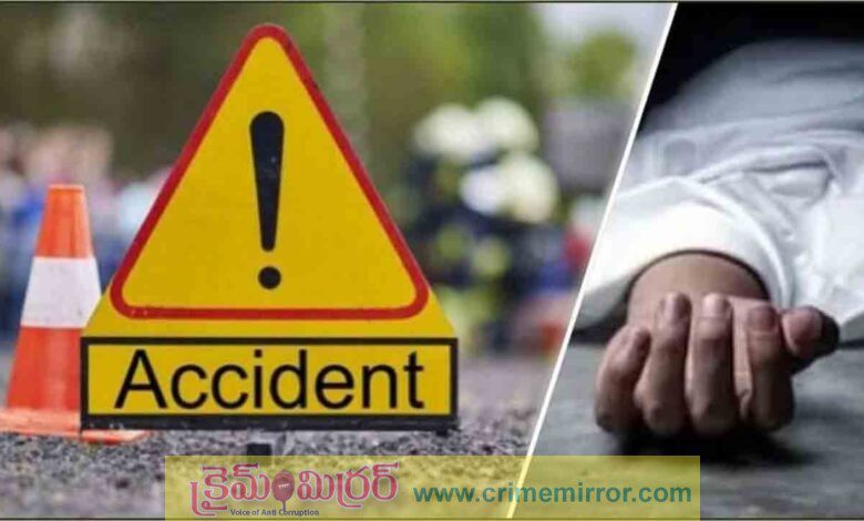 చెట్టును ఢీ కొట్టిన బైక్..ఇద్దరు అక్కడికక్కడే మృతి...!