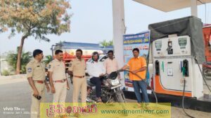 వేములపల్లి: "నో హెల్మెట్ - నో పెట్రోల్" (No Helmet - No Petrol)